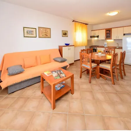 Apartman Lucija.2 *